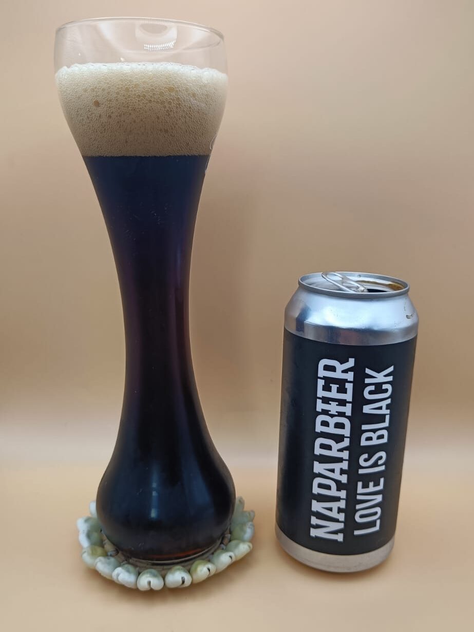 LOOVE IS BLACCK NAPARBIER
