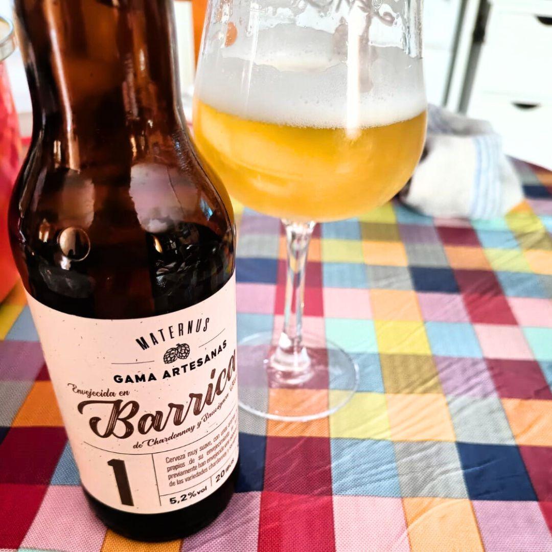 Imagen de la cerveza Envejecida en Barrica de Chardonnay y Sauvignon Blanc que muestra el producto servido