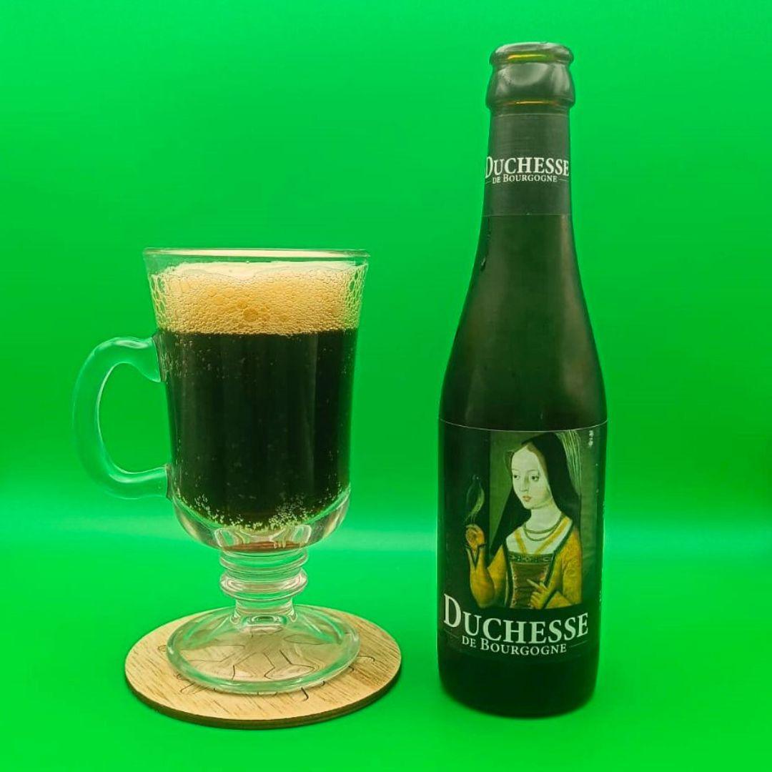 Imagen de la cerveza Duchesse de Bourgogne que muestra el producto servido