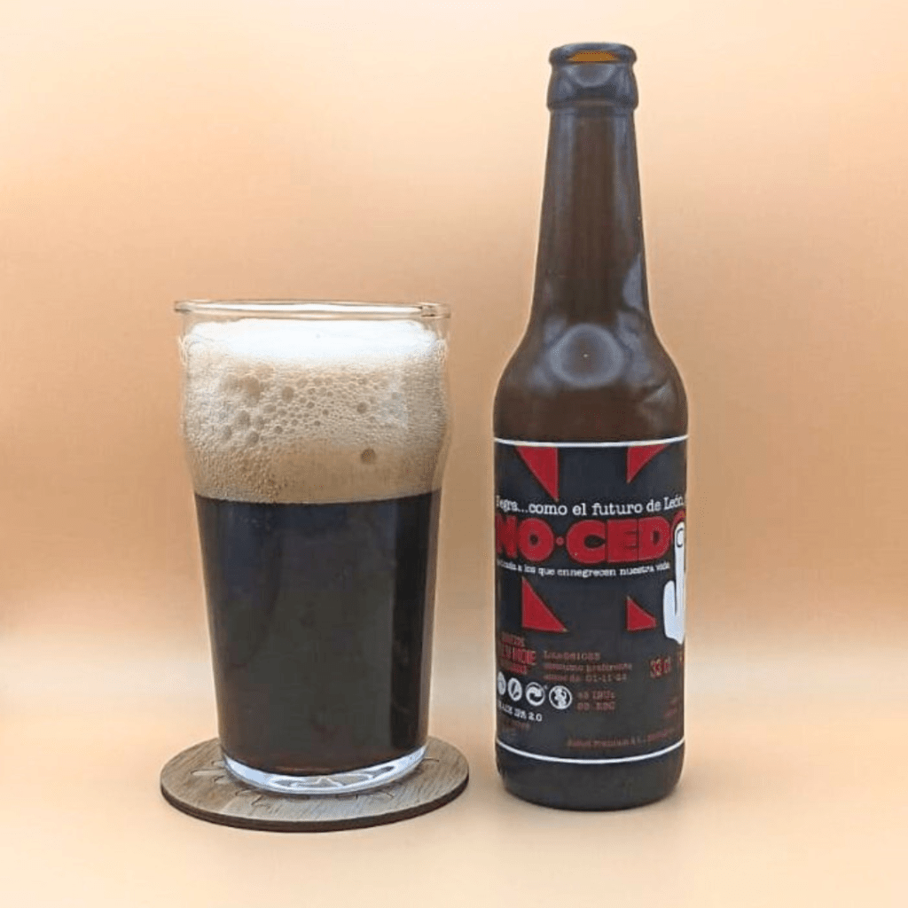 Imagen de la cerveza NO CEDO v2 que muestra el producto servido