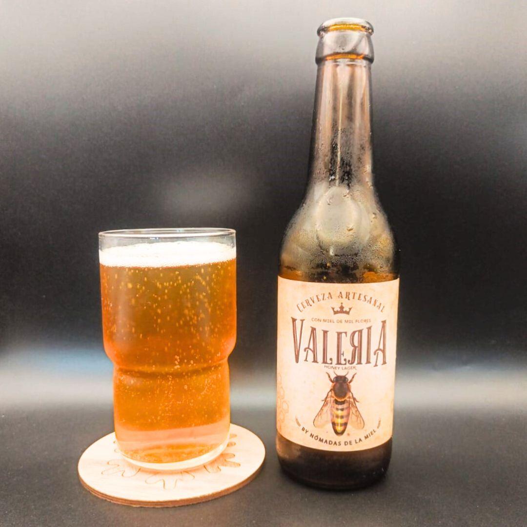 Imagen de la cerveza Valeria Honey Lager que muestra el producto servido