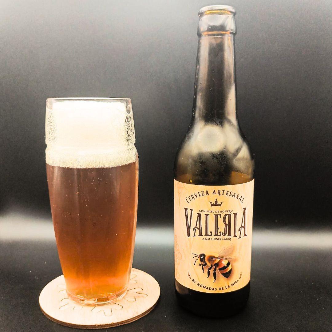 Imagen de la cerveza Valeria Light Honey Lager que muestra el producto servido