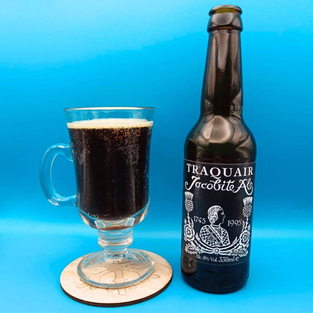 Imagen de la cerveza Traquair Jacobite Ale que muestra el producto servido