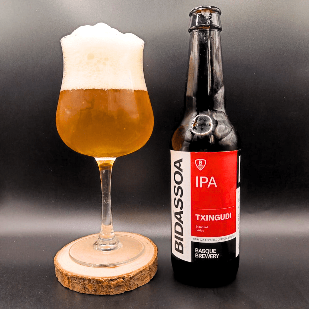 Imagen de la cerveza Txingudi que muestra el producto servido